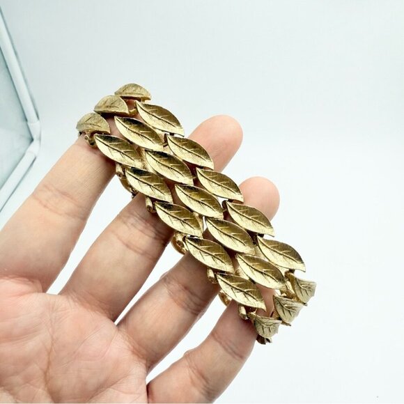 Vintage Lisner Gold Tone Leaves Link Chain Bracelet - Picture 1 of 10